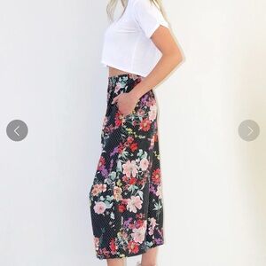 Candice Held - Floral Patterned Wide-Leg Pants